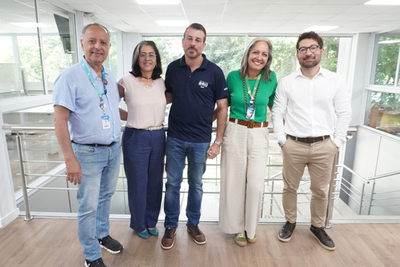 Daniel Soranz (ao centro) ao lado dos membros da Diretoria Colegiada da Fiotec. Da esquerda para a direita: Mansur Campos, Cristiane Sendim, Vanessa Costa e Marcelo Amaral.